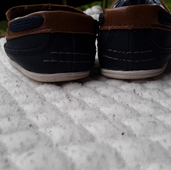 Carter's boys shoes size 3 - Picture 3 of 4